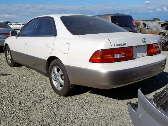 JT8BF28G2X5056568 - 1999 LEXUS ES 300 WHITE photo 3