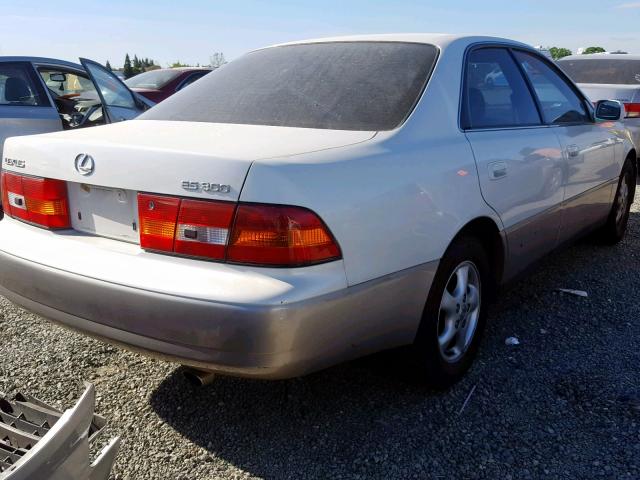 JT8BF28G2X5056568 - 1999 LEXUS ES 300 WHITE photo 4