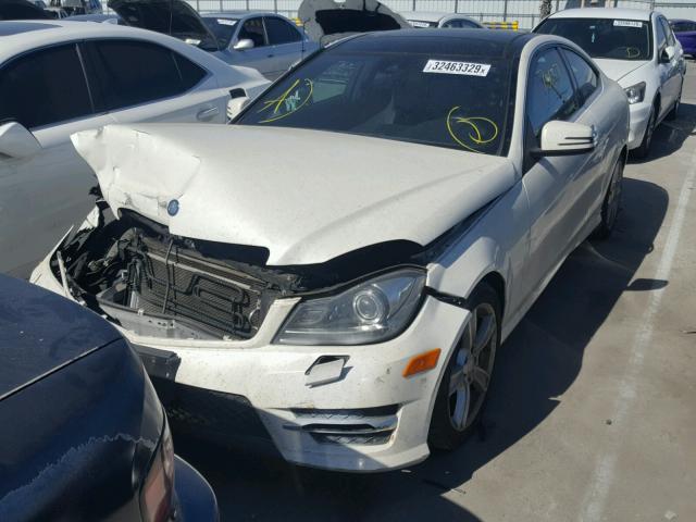 WDDGJ4HB1DG059280 - 2013 MERCEDES-BENZ C 250 WHITE photo 2