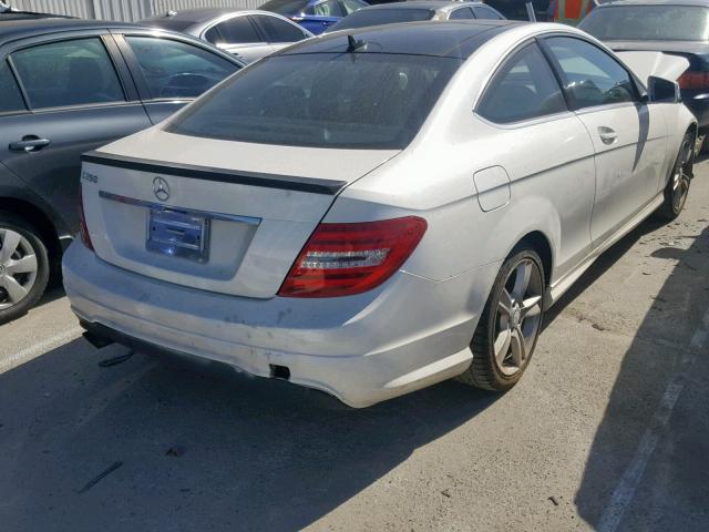 WDDGJ4HB1DG059280 - 2013 MERCEDES-BENZ C 250 WHITE photo 4