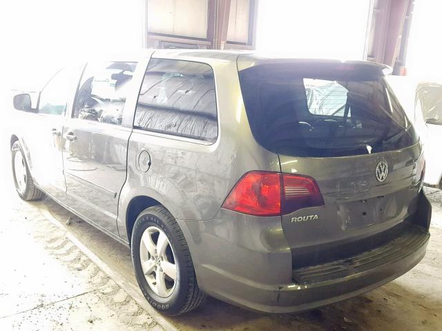 2V4RW3D18AR245961 - 2010 VOLKSWAGEN ROUTAN SE GRAY photo 3