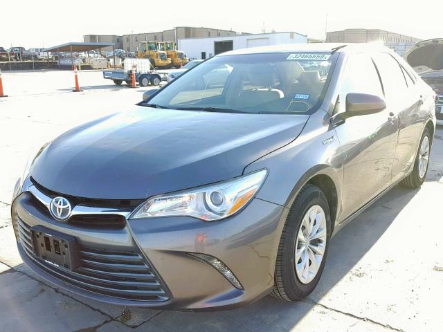 4T1BD1FK6FU172896 - 2015 TOYOTA CAMRY HYBR CHARCOAL photo 2