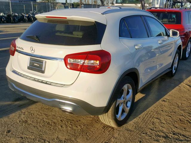 WDCTG4EB0JJ440350 - 2018 MERCEDES-BENZ GLA 250 WHITE photo 4