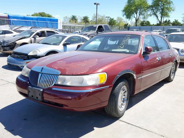 1LNHM83W0XY720573 - 1999 LINCOLN TOWN CAR C BURGUNDY photo 2