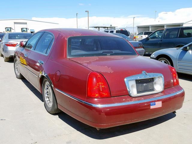 1LNHM83W0XY720573 - 1999 LINCOLN TOWN CAR C BURGUNDY photo 3