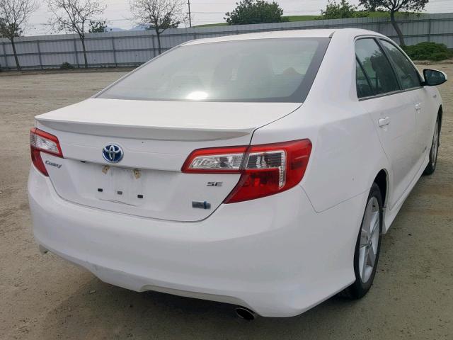 4T1BD1FK5EU136339 - 2014 TOYOTA CAMRY HYBR WHITE photo 4