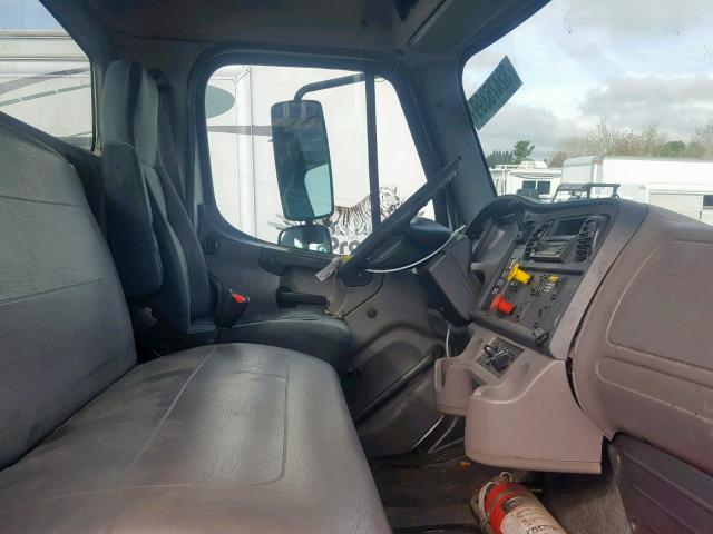 1FUBCXBS28HZ85804 - 2008 FREIGHTLINER M2 106 MED WHITE photo 6