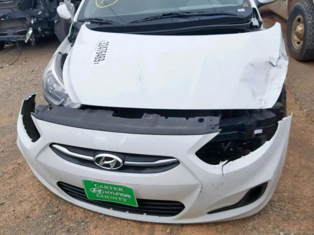 KMHCT4AE9GU027640 - 2016 HYUNDAI ACCENT SE WHITE photo 9