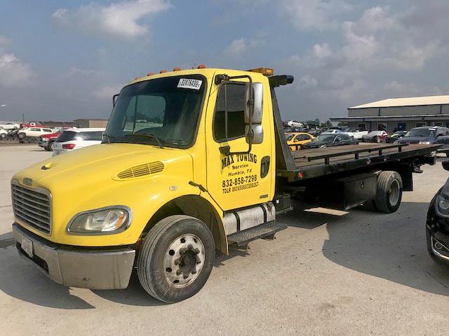 1FVACWCT17HY90027 - 2007 FREIGHTLINER M2 106 MED YELLOW photo 2