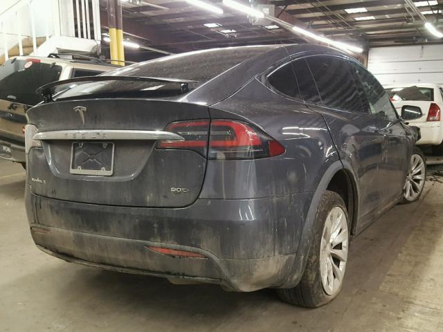 5YJXCBE21GF004811 - 2016 TESLA MODEL X GRAY photo 4