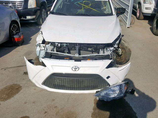 3MYDLBYV4KY505117 - 2019 TOYOTA YARIS L WHITE photo 9