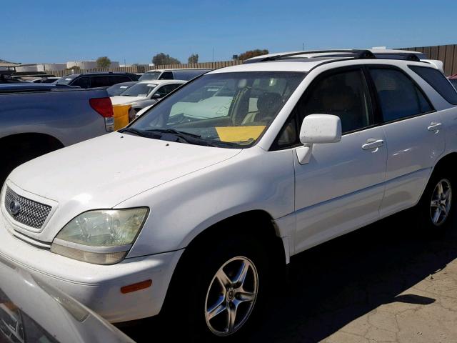 JTJHF10U320279793 - 2002 LEXUS RX 300 WHITE photo 2