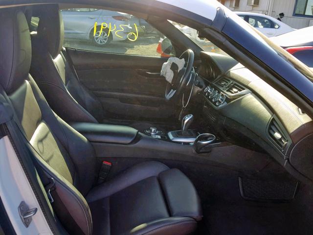 WBALL5C53DJ103984 - 2013 BMW Z4 SDRIVE2 WHITE photo 5