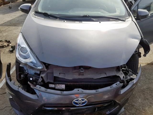 JTDKDTB33G1128002 - 2016 TOYOTA PRIUS C GRAY photo 7