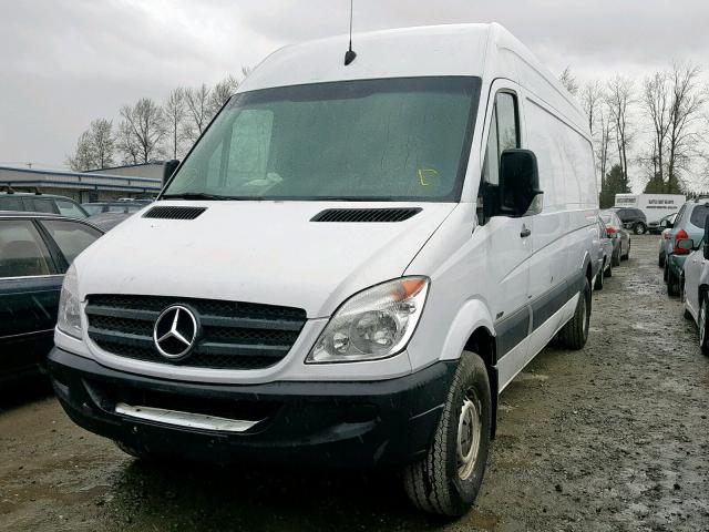 WD3PE8CC9B5504566 - 2011 MERCEDES-BENZ SPRINTER 2 WHITE photo 2