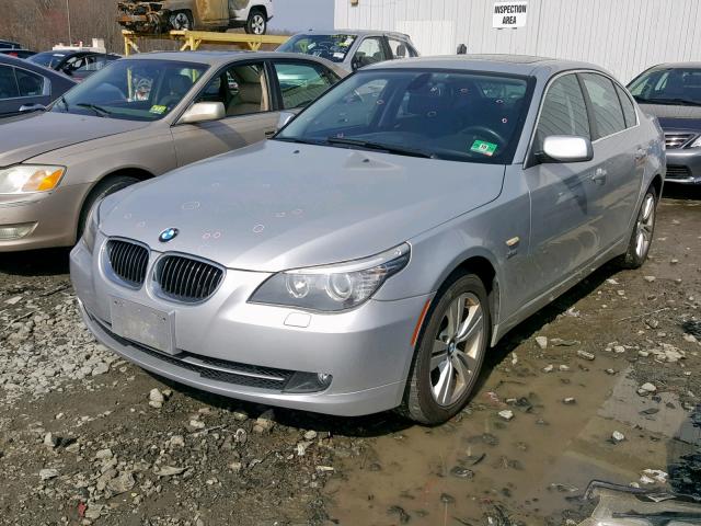 WBANV1C5XAC159013 - 2010 BMW 528 XI SILVER photo 2