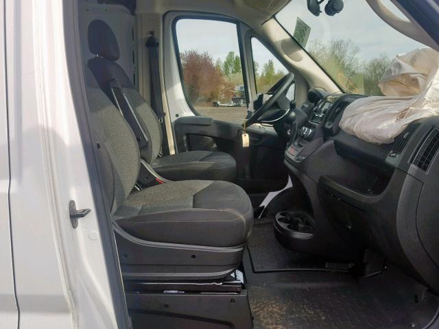 3C6TRVAG7JE103024 - 2018 RAM PROMASTER WHITE photo 5