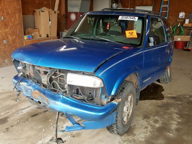 1GNCT18WXYK210681 - 2000 CHEVROLET BLAZER BLUE photo 2