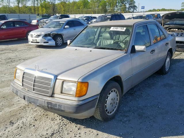 WDBEA28E9PB976757 - 1993 MERCEDES-BENZ 300 E 2.8 SILVER photo 2