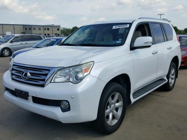 JTJBM7FX8B5032868 - 2011 LEXUS GX WHITE photo 2