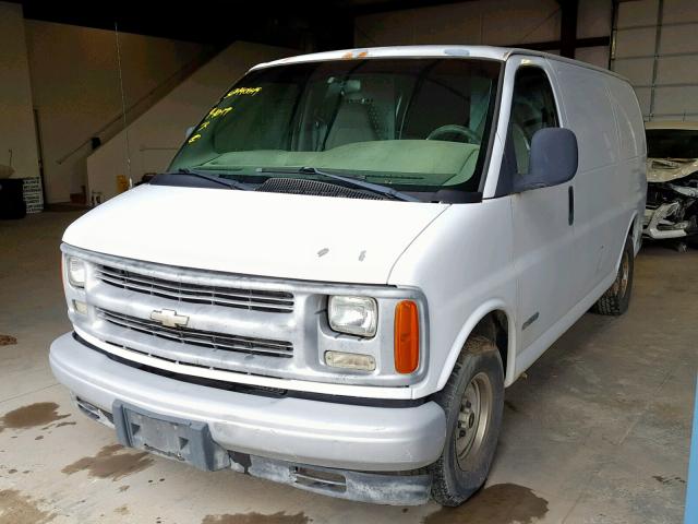 1GCEG15W711184059 - 2001 CHEVROLET EXPRESS G1 WHITE photo 2