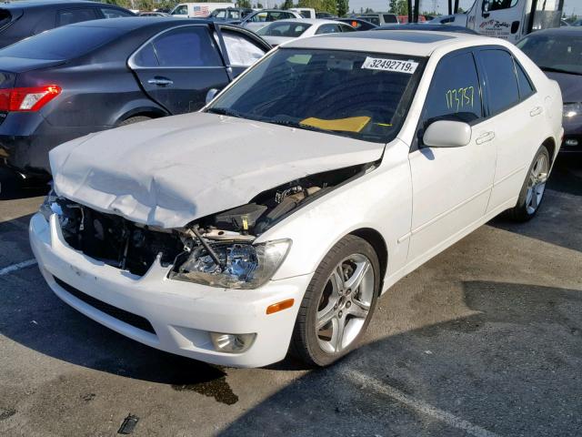 JTHBD182310030988 - 2001 LEXUS IS 300 WHITE photo 2