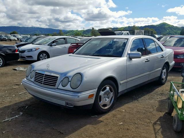 WDBJF72F6VA551840 - 1997 MERCEDES-BENZ E 420 SILVER photo 2