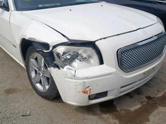 2D4FV47V57H713358 - 2007 DODGE MAGNUM SXT WHITE photo 9