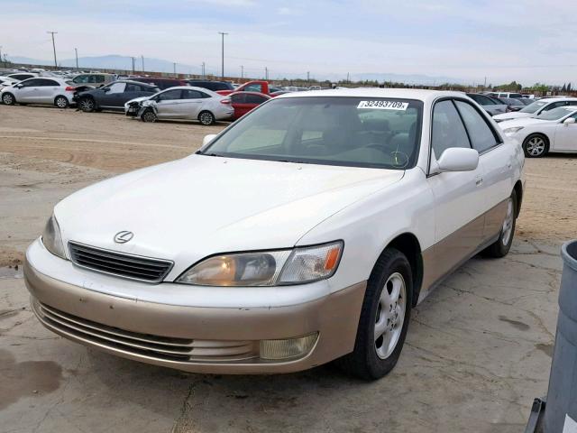 JT8BF28G1X5058537 - 1999 LEXUS ES 300 WHITE photo 2