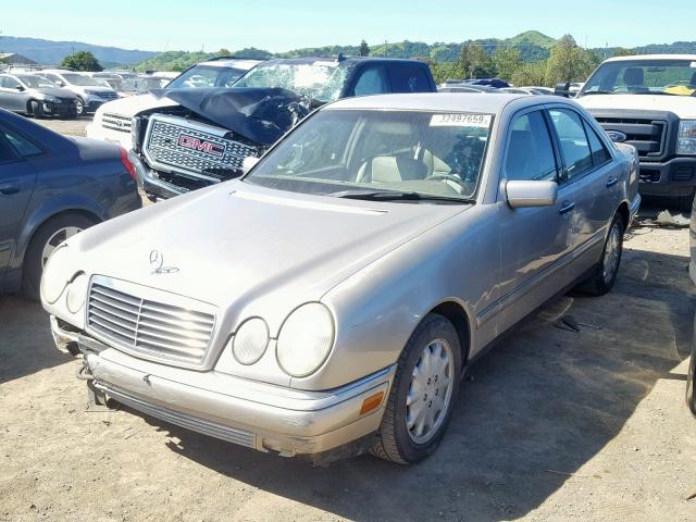 WDBJF65F3WA635699 - 1998 MERCEDES-BENZ E 320 BEIGE photo 2