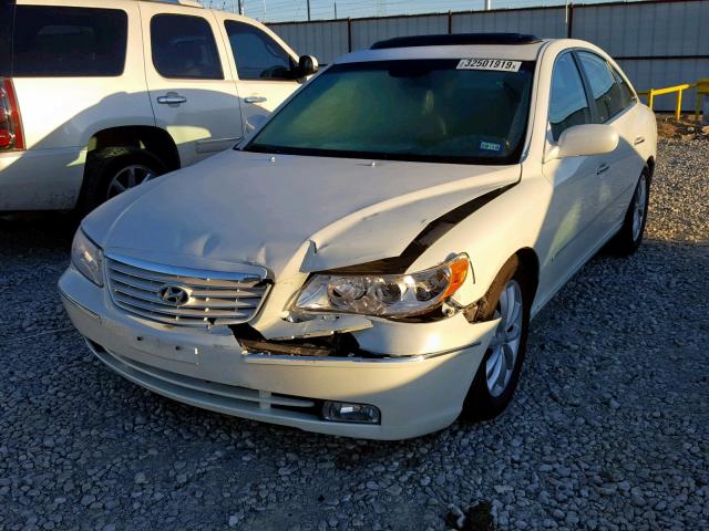 KMHFC46FX6A099574 - 2006 HYUNDAI AZERA SE WHITE photo 2