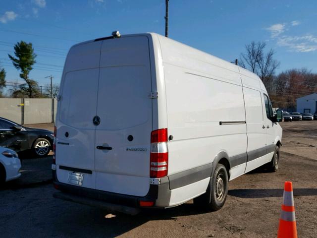 WD3PE8CC6D5743866 - 2013 MERCEDES-BENZ SPRINTER 2 WHITE photo 4