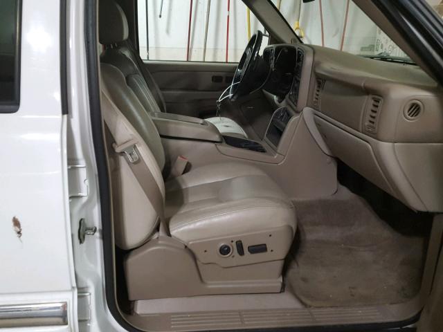 1GKEK13TX5R127275 - 2005 GMC YUKON WHITE photo 5