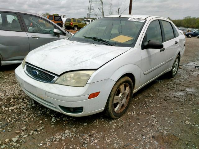 1FAHP34NX6W238892 - 2006 FORD FOCUS ZX4 WHITE photo 2