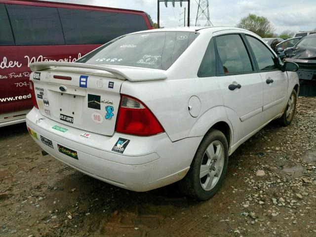 1FAHP34NX6W238892 - 2006 FORD FOCUS ZX4 WHITE photo 4