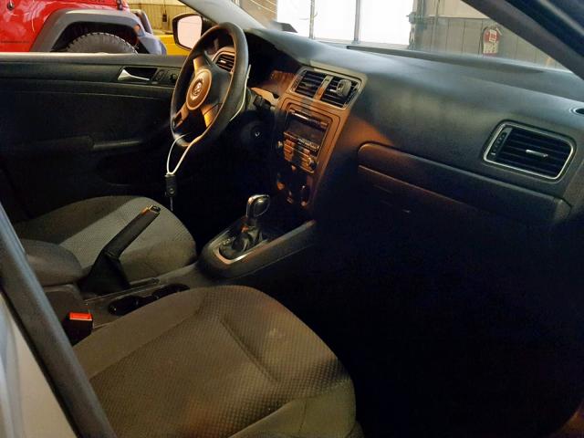 3VW2K7AJ0CM354800 - 2012 VOLKSWAGEN JETTA BASE SILVER photo 5