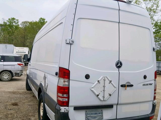 WD3PE8CB5B5593592 - 2011 MERCEDES-BENZ SPRINTER 2 WHITE photo 3