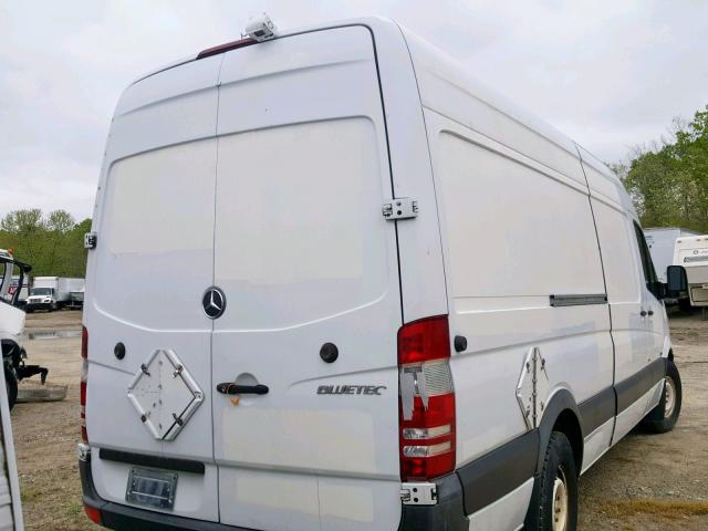 WD3PE8CB5B5593592 - 2011 MERCEDES-BENZ SPRINTER 2 WHITE photo 4