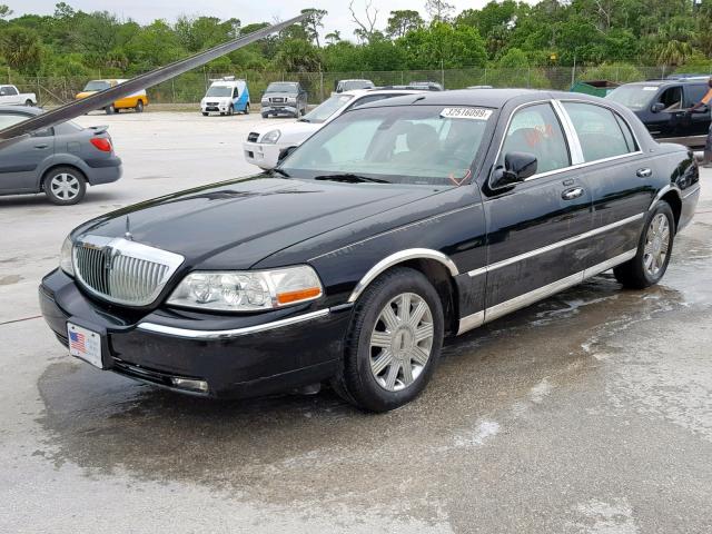 1LNHM83W23Y608593 - 2003 LINCOLN TOWN CAR C BLACK photo 2