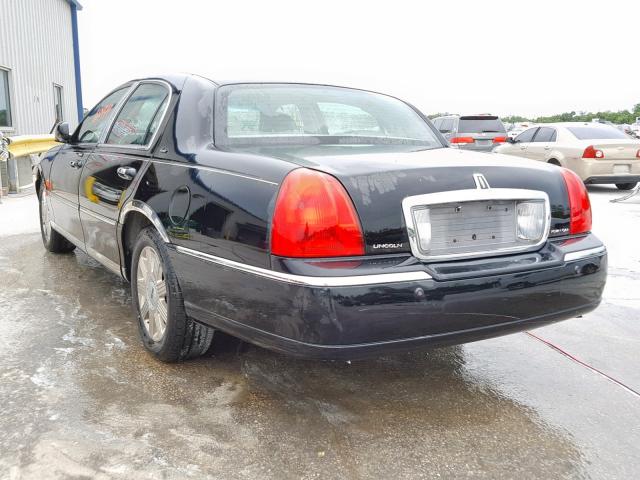 1LNHM83W23Y608593 - 2003 LINCOLN TOWN CAR C BLACK photo 3