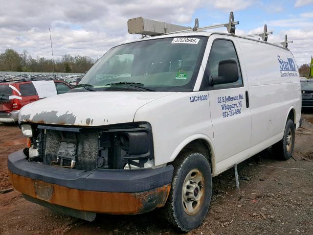 1GTHG35K781102752 - 2008 GMC SAVANA G35 WHITE photo 2