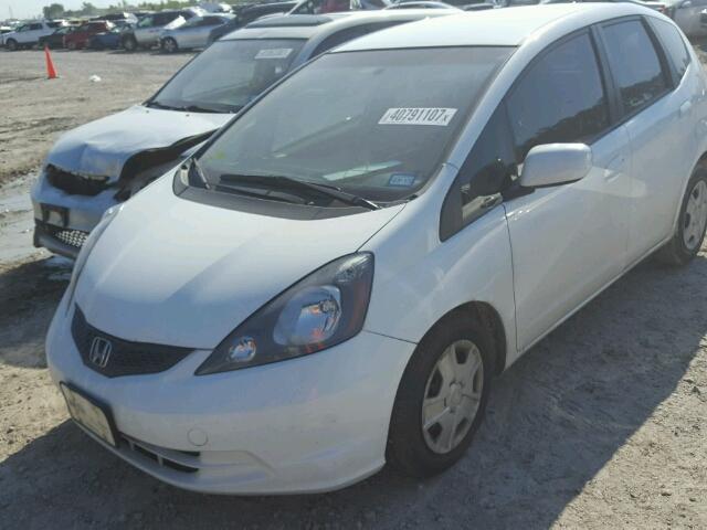 JHMGE8H33DC032263 - 2013 HONDA FIT WHITE photo 2