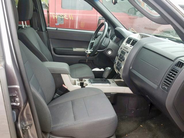 1FMCU0DG7BKA53743 - 2011 FORD ESCAPE XLT GRAY photo 5