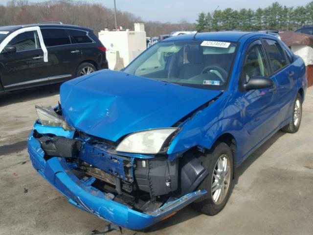 1FAHP34NX7W114560 - 2007 FORD FOCUS ZX4 BLUE photo 2