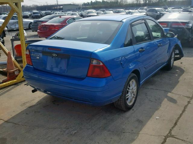 1FAHP34NX7W114560 - 2007 FORD FOCUS ZX4 BLUE photo 4