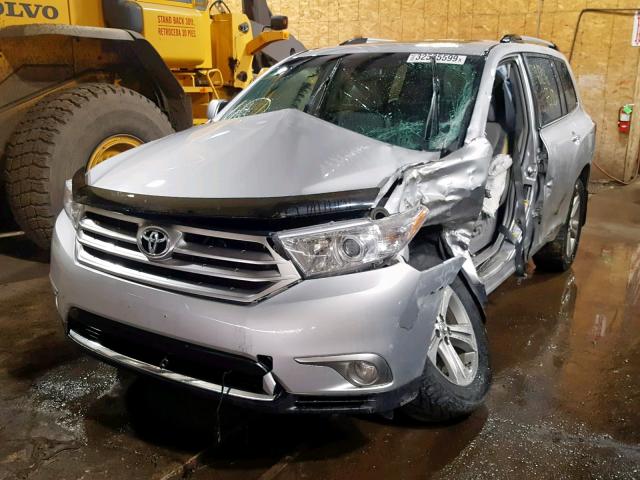 5TDDK3EH2DS196537 - 2013 TOYOTA HIGHLANDER SILVER photo 2