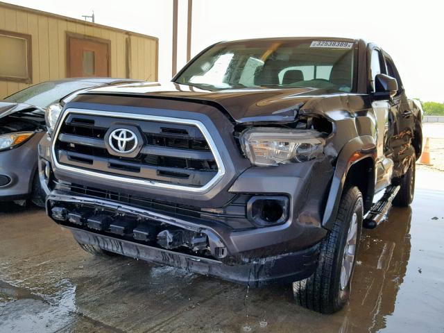 5TFAZ5CN3HX026710 - 2017 TOYOTA TACOMA DOU SILVER photo 2