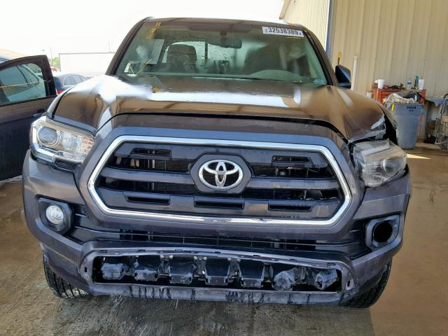5TFAZ5CN3HX026710 - 2017 TOYOTA TACOMA DOU SILVER photo 9