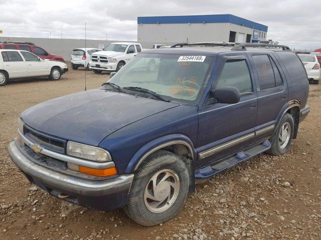 1GNDT13W1X2240663 - 1999 CHEVROLET BLAZER BLUE photo 2