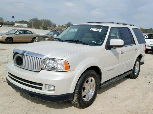 5LMFU27506LJ16620 - 2006 LINCOLN NAVIGATOR თეთრი ფოტო 2